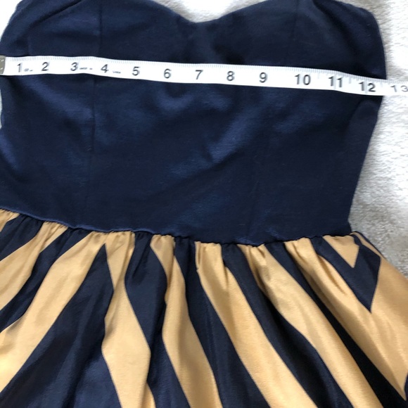 Strapless dress. - Picture 5 of 11